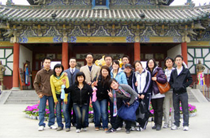 春風(fēng)楊柳千萬(wàn)條，帥哥美女多妖嬈—新鄉(xiāng)踏青靚照集錦