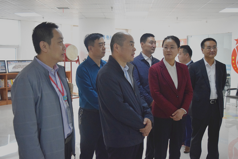 熱烈歡迎河南省委統(tǒng)戰(zhàn)部副部長梁險(xiǎn)峰一行蒞臨安陽青峰網(wǎng)絡(luò)調(diào)研社會(huì)階層工作！